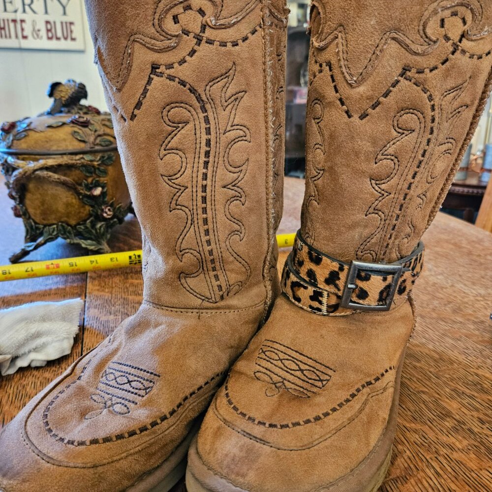 Women's fur lined boots